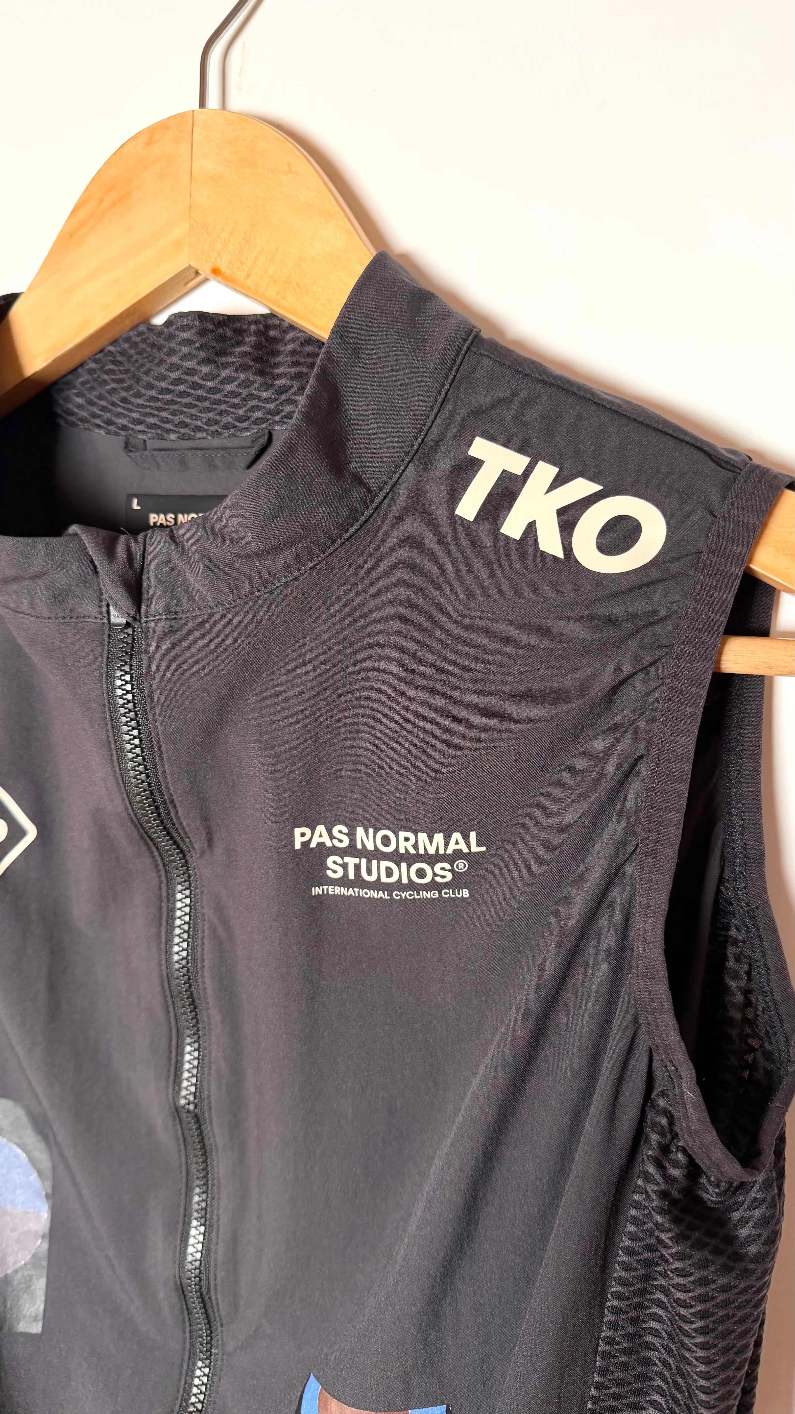 Pas Normal Studios T.K.O Mechanism Stow Away Gilet 2kstro Cycling Store